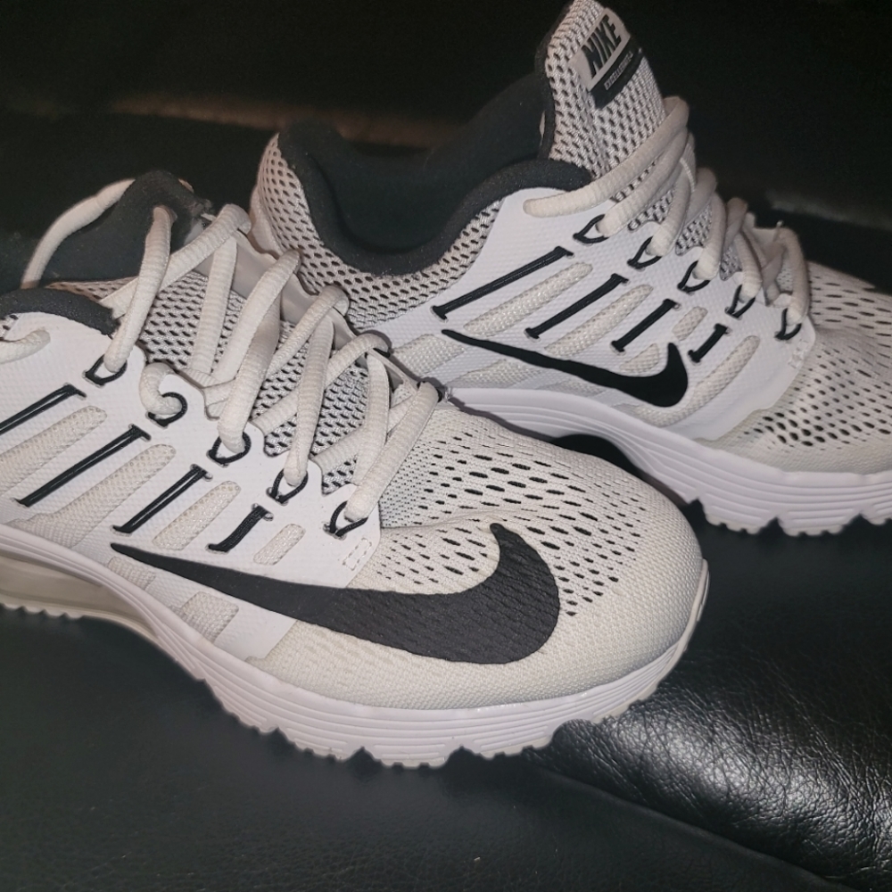 White Nike Airmax running shoes size 6.5